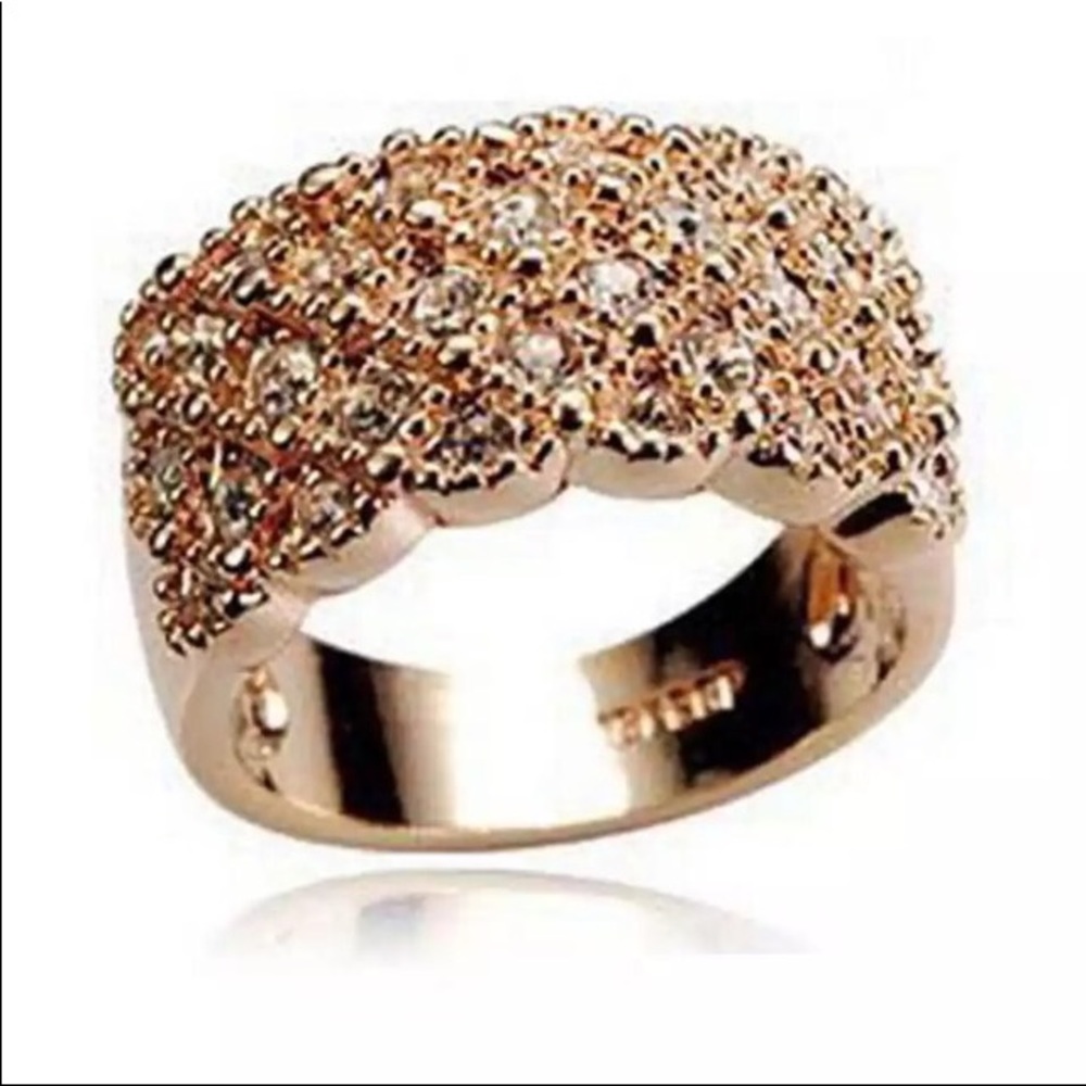 Beautiful gold ring size 6 or 7 or 8